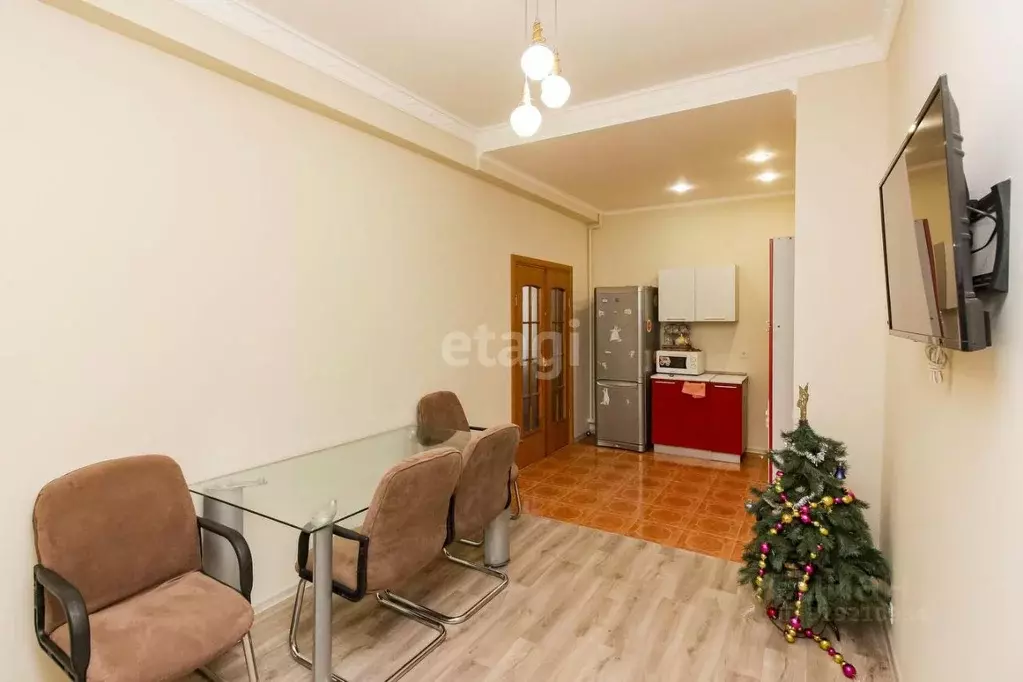 2-к кв. Тюменская область, Тюмень ул. Жуковского, 84к1 (75.0 м) - Фото 1