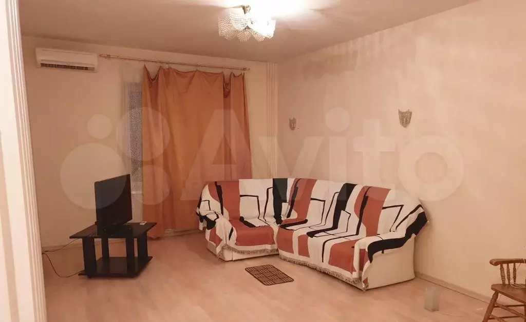 1-к. квартира, 60 м, 8/15 эт. - Фото 0