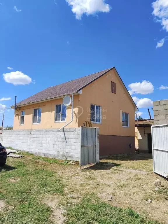 Дом в Волгоградская область, Дубовский район, Пичужинское с/пос, с. ... - Фото 1