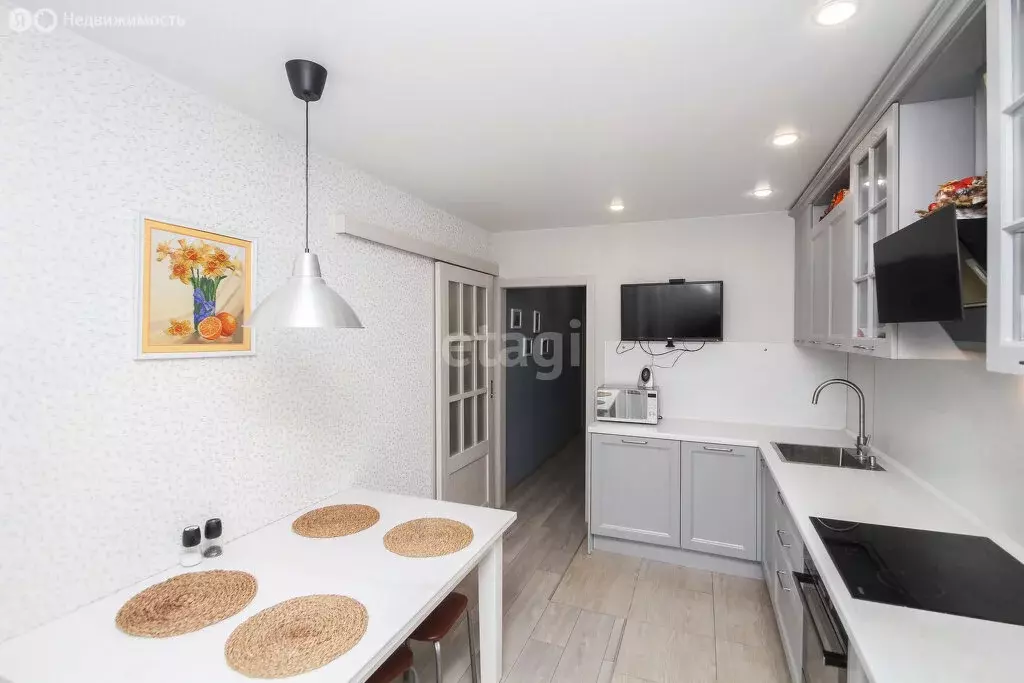 2-комнатная квартира: Тюмень, микрорайон Тарманы, улица Малышева, 14 ... - Фото 2