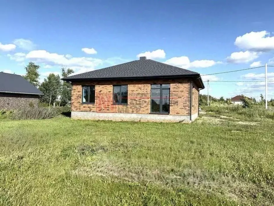 Дом в Белгородская область, Старооскольский городской округ, с. ... - Фото 1