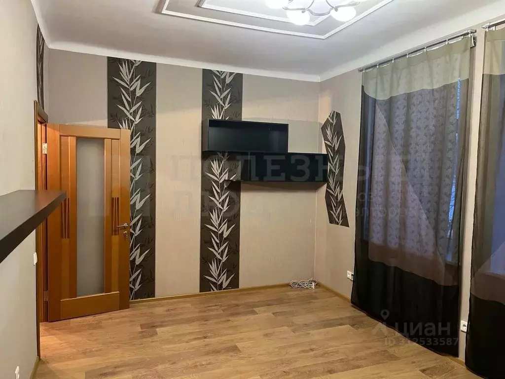 3-к кв. Новгородская область, Боровичи 1 Мая пл., 1 (64.5 м) - Фото 1