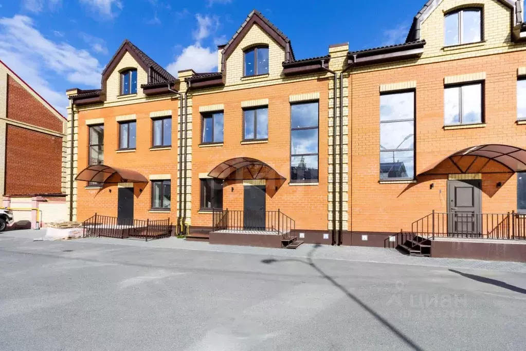 Таунхаус в Тюменская область, Тюмень Фирменная ул. (202 м) - Фото 1