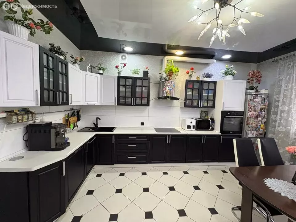 Дом в Черногорск, улица Рубанова, 17Г (434.4 м) - Фото 1