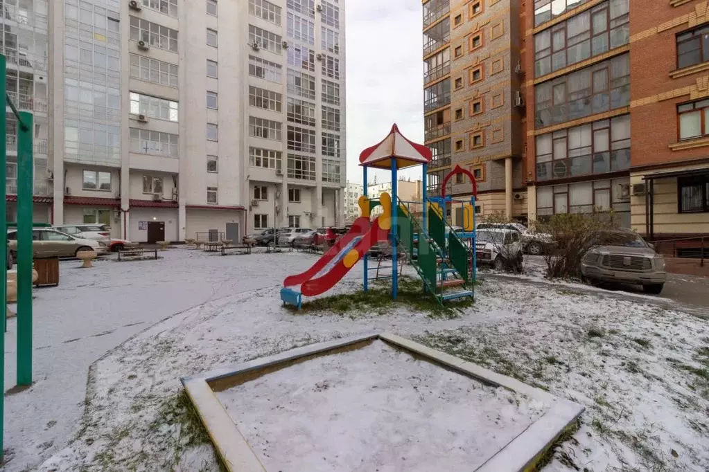 3-к кв. Красноярский край, Красноярск ул. Карла Маркса, 8а (138.7 м) - Фото 0