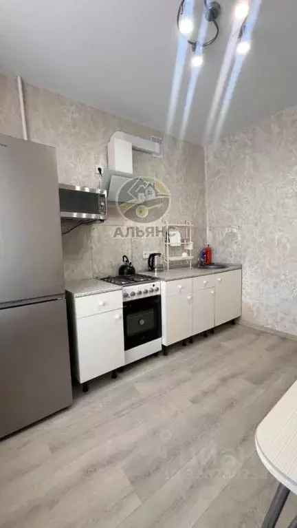 2-к кв. Ямало-Ненецкий АО, Новый Уренгой Юбилейный мкр, 2/4 (56.0 м) - Фото 1