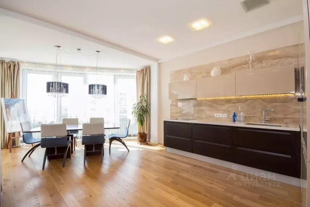 2-к кв. Свердловская область, Екатеринбург ул. Радищева, 10 (100.0 м) - Фото 2