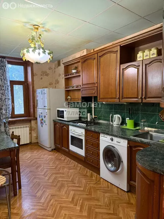 3-комнатная квартира: Астрахань, улица Михаила Аладьина, 8 (92.4 м) - Фото 0