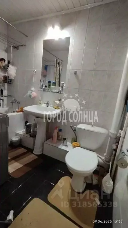 2-к кв. Омская область, Омск ул. 2-я Челюскинцев, 7А (52.0 м) - Фото 0