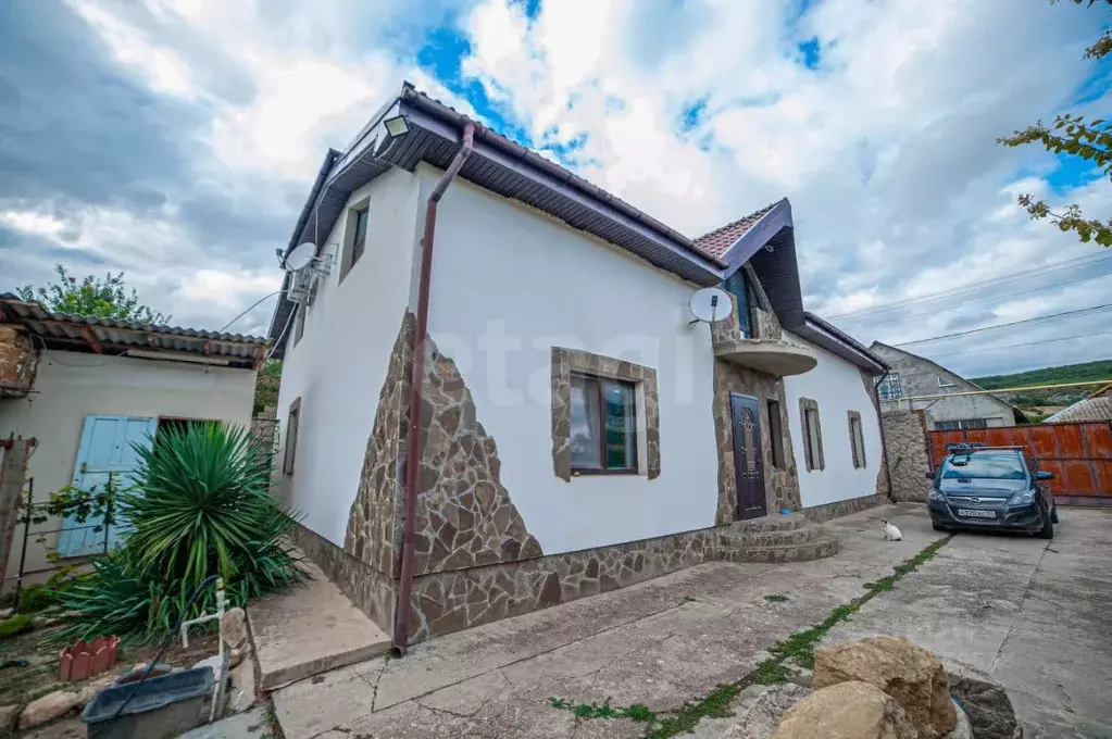 Дом в Севастополь с. Родное, ул. Центральная, 14 (255 м) - Фото 1