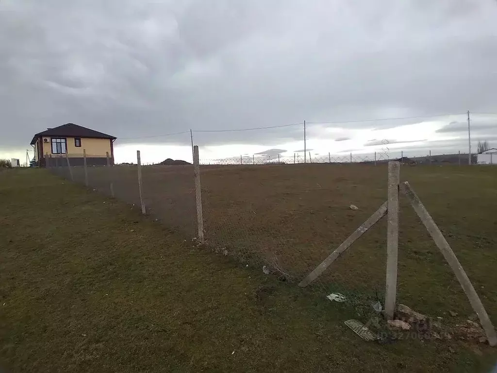 Участок в Крым, Симферопольский район, Перовское с/пос, с. Ключи ул. ... - Фото 1