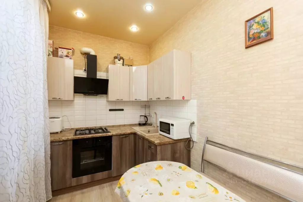 3-к кв. Оренбургская область, пос. Саракташ ул. Совхозная, 15 (70.6 м) - Фото 1