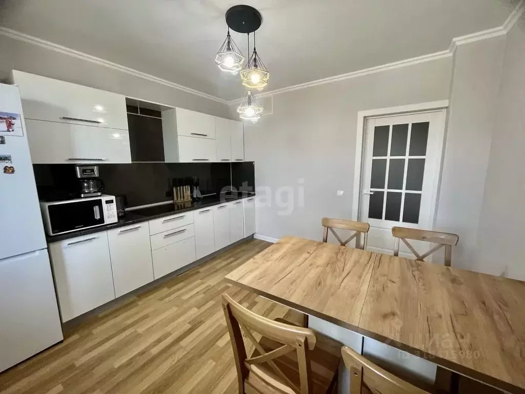 2-к кв. Астраханская область, Астрахань Балашовская ул., 13к1 (60.0 м) - Фото 0