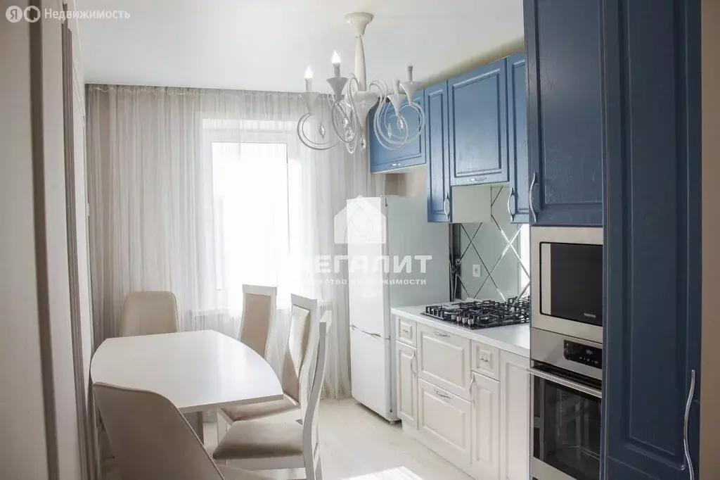 3-комнатная квартира: Казань, улица Адоратского, 13 (66.2 м) - Фото 0
