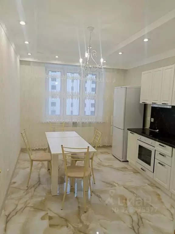 2-к кв. Тюменская область, Тюмень ул. Республики, 204к7 (65.0 м) - Фото 1