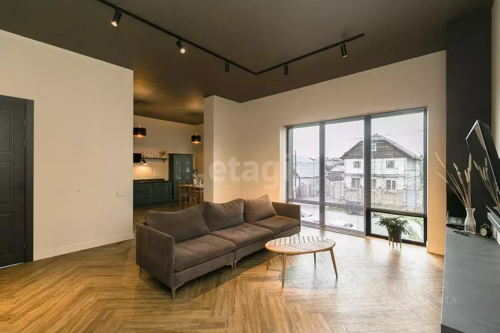 Дом в Тюменская область, Тюмень ул. Агеева (240 м) - Фото 0