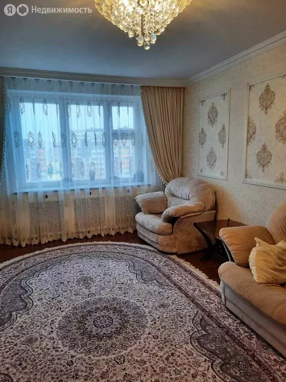 3-комнатная квартира: Тюмень, улица Николая Семёнова, 27 (90 м) - Фото 0