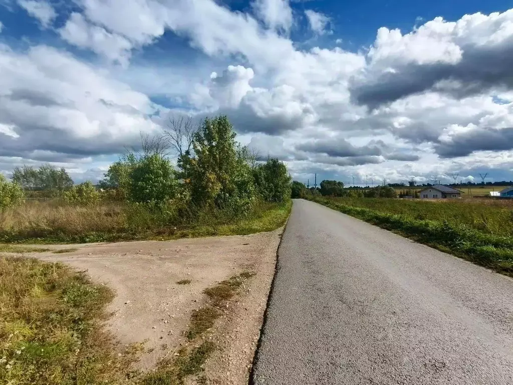 Участок в Калужская область, Тарусский муниципальный округ, д. Юрятино ... - Фото 2