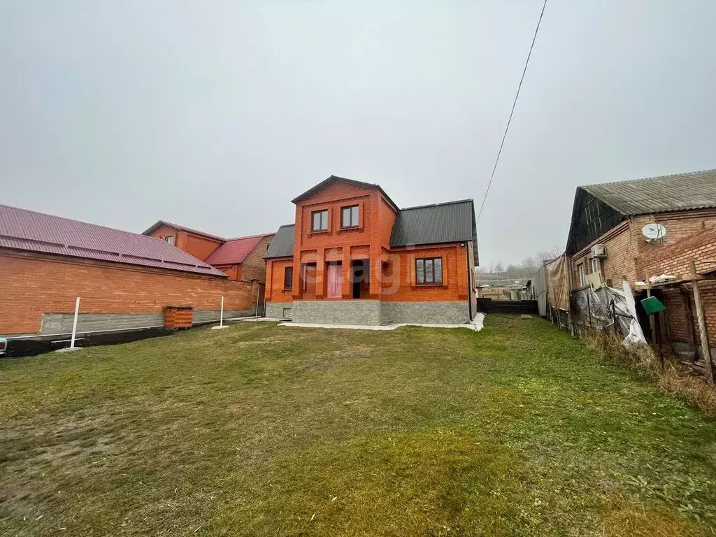 Дом в Ингушетия, Назрань  (250 м) - Фото 0
