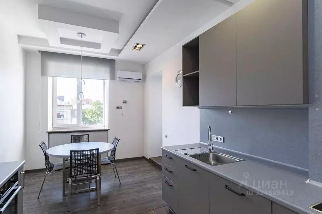 1-к кв. Тюменская область, Тюмень ул. Володарского, 26 (68.9 м) - Фото 1