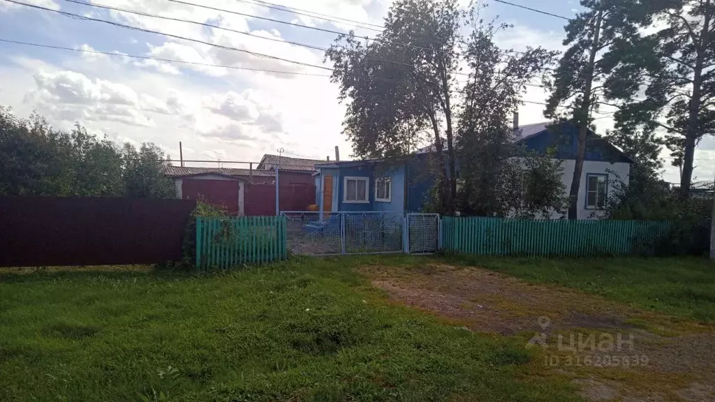 Дом в Омская область, с. Азово ул. 40 лет ВЛКСМ (85 м) - Фото 0