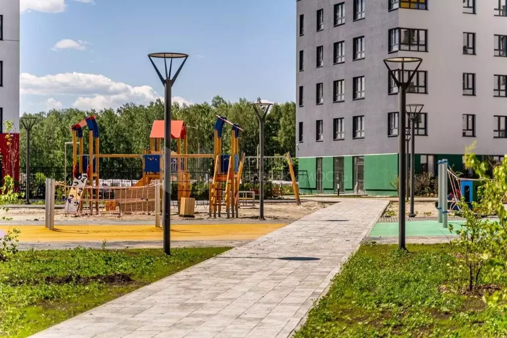 3-к кв. Тюменская область, Тюмень Рощино мкр, ул. Александра ... - Фото 1