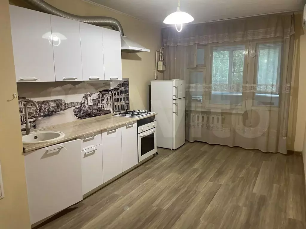 2-к. квартира, 64 м, 1/10 эт. - Фото 0
