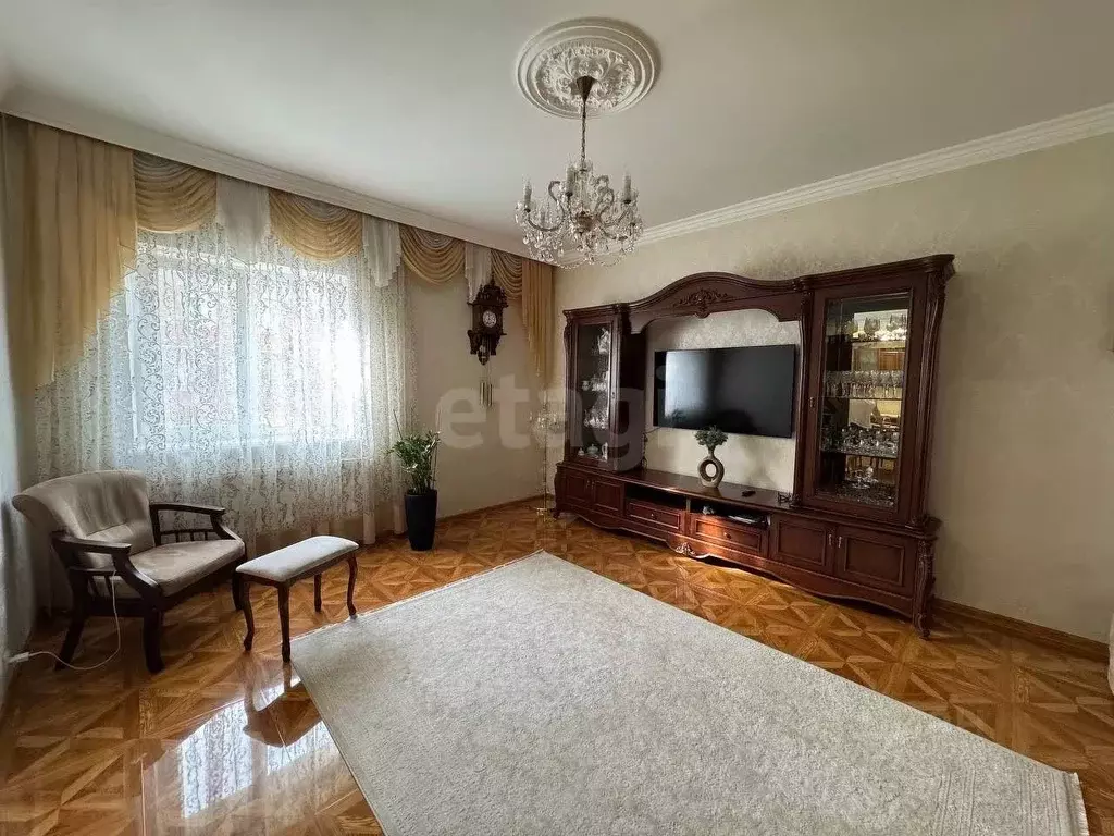 Дом в Крым, Симферополь ул. Косухина (290 м) - Фото 1