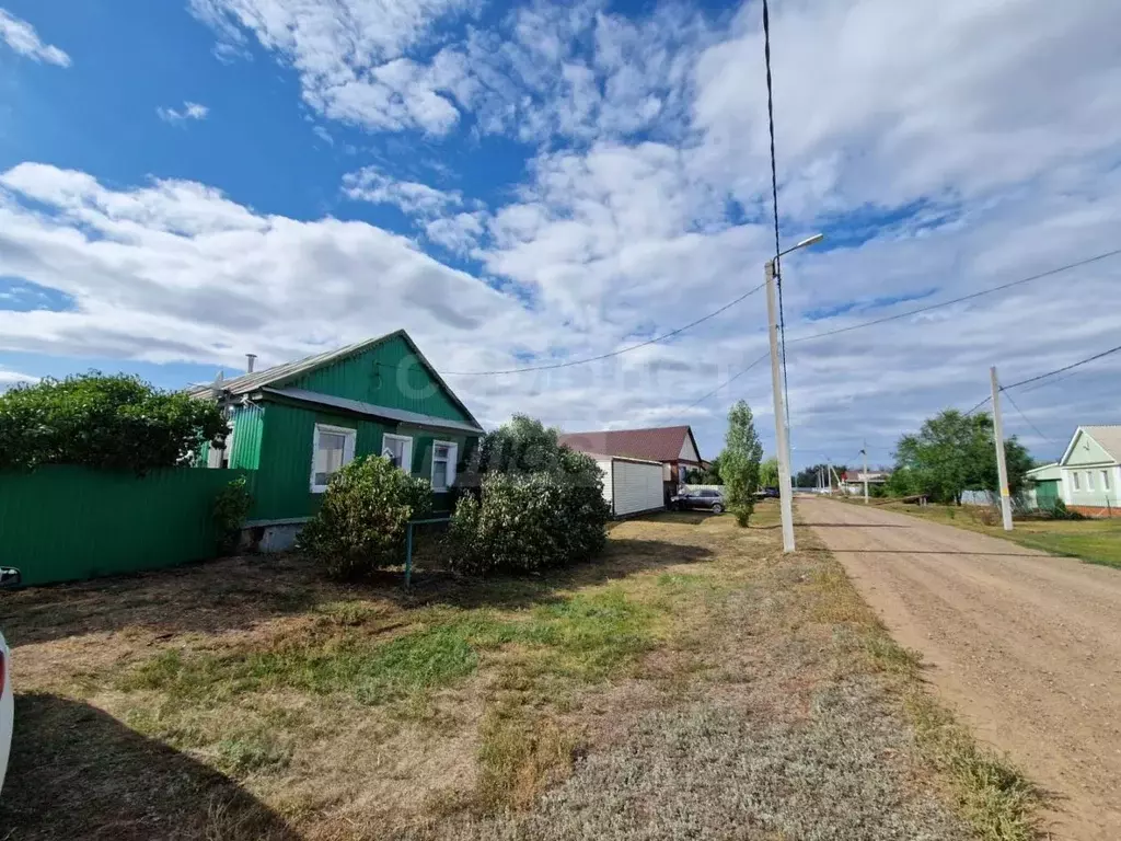 Дом в Оренбургская область, Оренбургский район, с. Нижняя Павловка ... - Фото 1