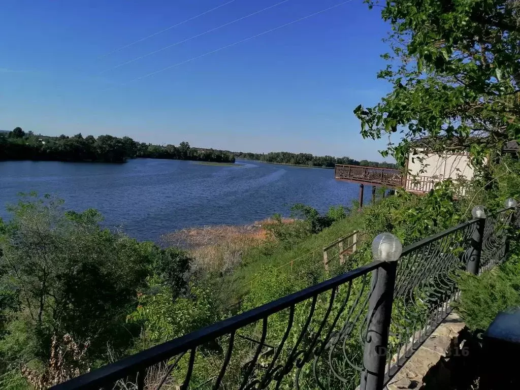 Дом в Саратовская область, Энгельс Орфей ДНТ, ул. Береговая (40 м) - Фото 1