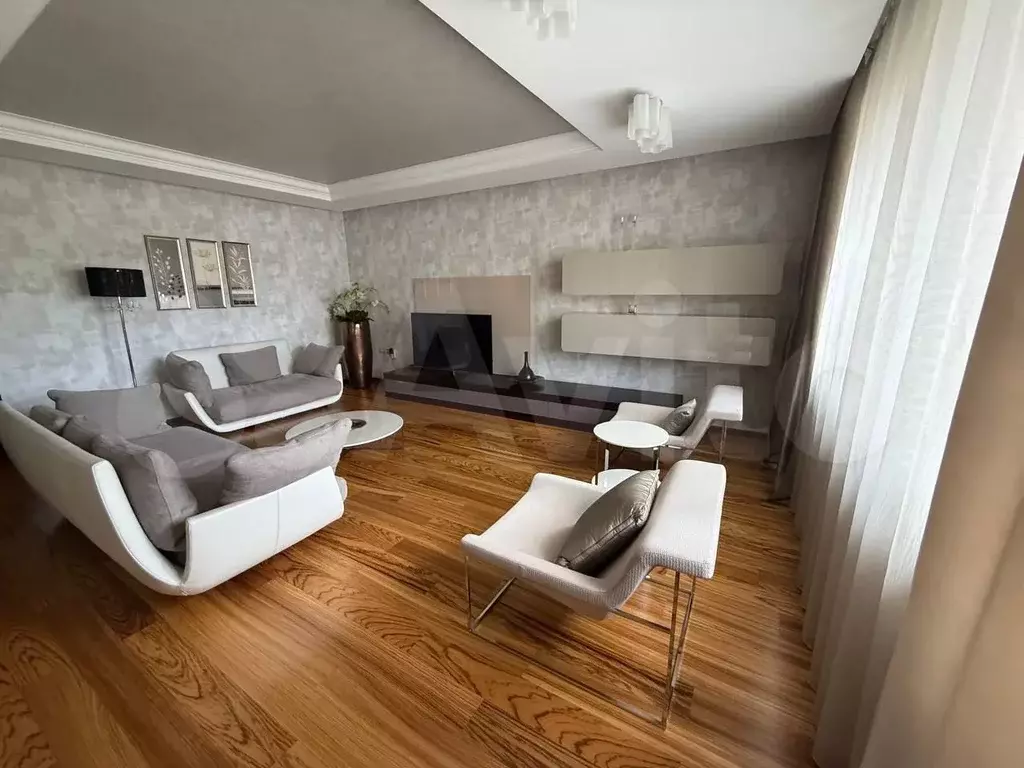 3-к. квартира, 90 м, 4/8 эт. - Фото 0
