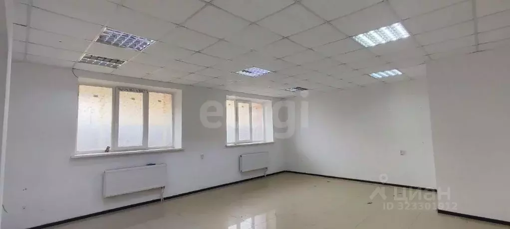 Помещение свободного назначения в Калмыкия, Элиста 5-й мкр, 4 (215 м) - Фото 1