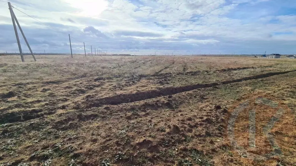 Участок в Крым, Сакский район, Штормовское с/пос, с. Крыловка ул. ... - Фото 1