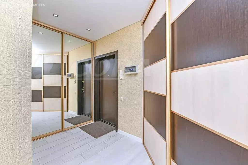 2-комнатная квартира: Тюмень, улица Станислава Карнацевича, 3 (54 м) - Фото 1