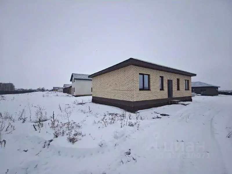 Дом в Башкортостан, Уфимский район, Дмитриевский сельсовет, д. ... - Фото 1