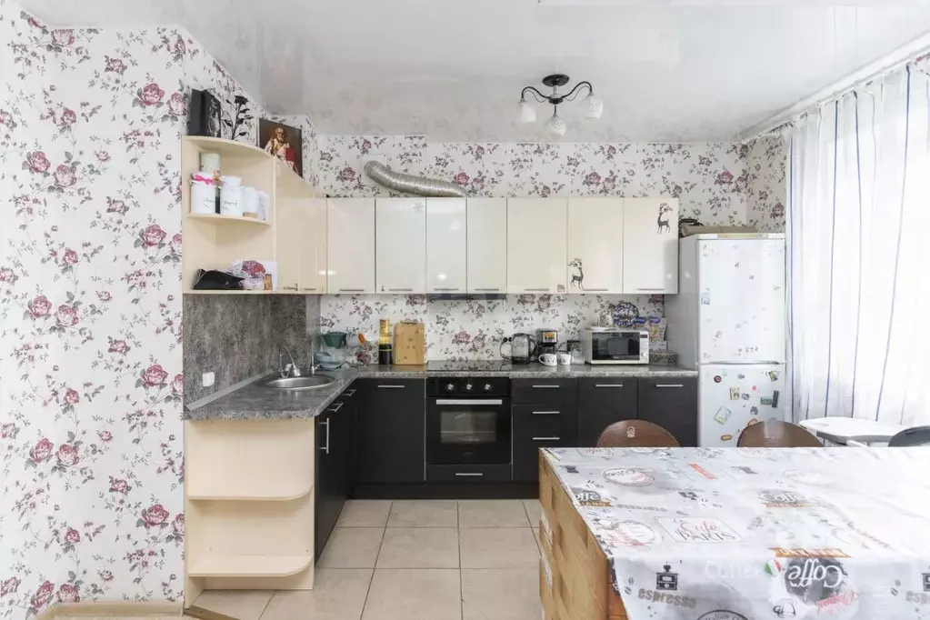 1-к кв. Тюменская область, Тюмень ул. Прокопия Артамонова, 8 (49.6 м) - Фото 1