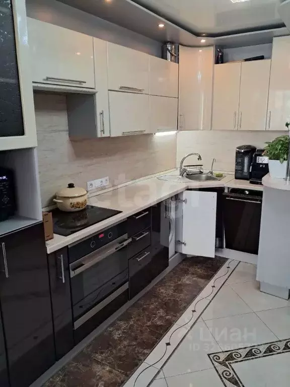 3-к кв. Амурская область, Благовещенск ул. Василенко, 14 (80.0 м) - Фото 1