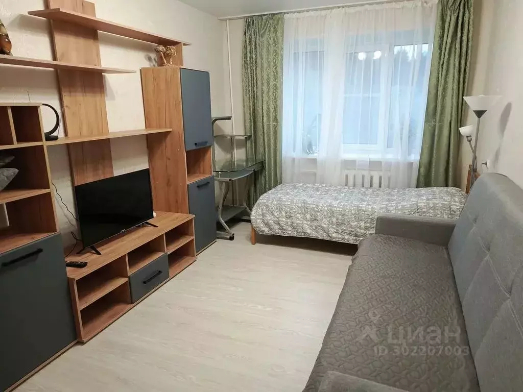 2-к кв. Псковская область, Пушкинские Горы рп ул. Ленина, 21 (40.0 м) - Фото 0