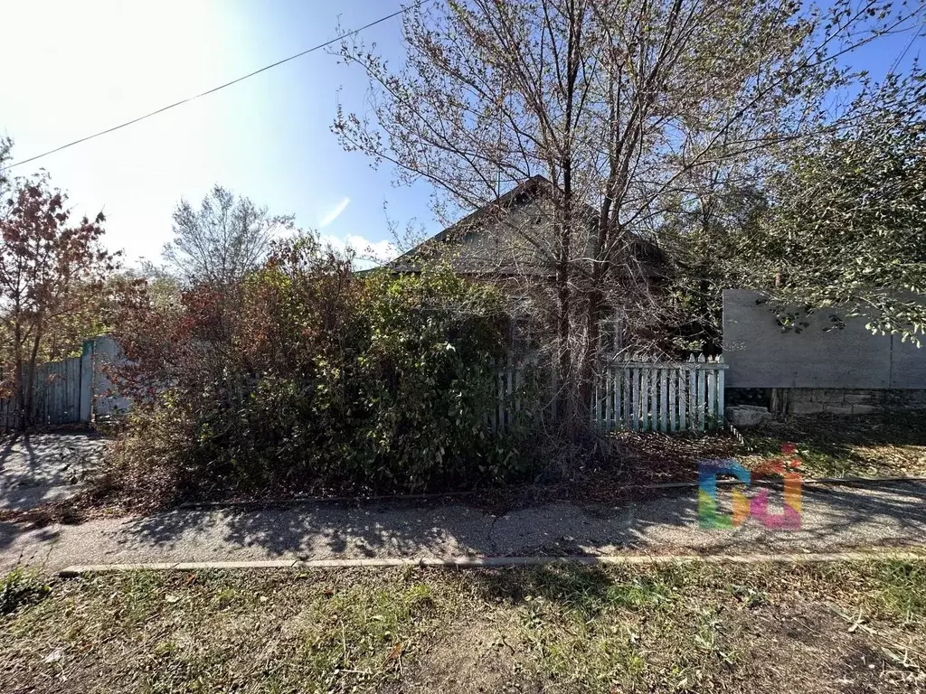 Дом в Калмыкия, Элиста ул. Имени С. Стальского, 68 (68 м) - Фото 1