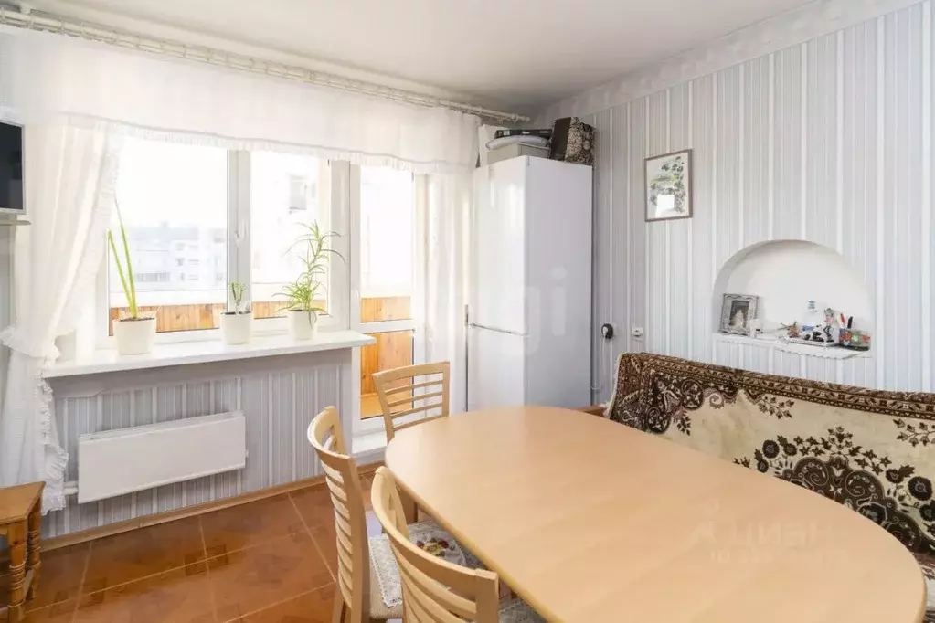 3-к кв. Тюменская область, Тюмень Восточный мкр, ул. Моторостроителей, ... - Фото 1