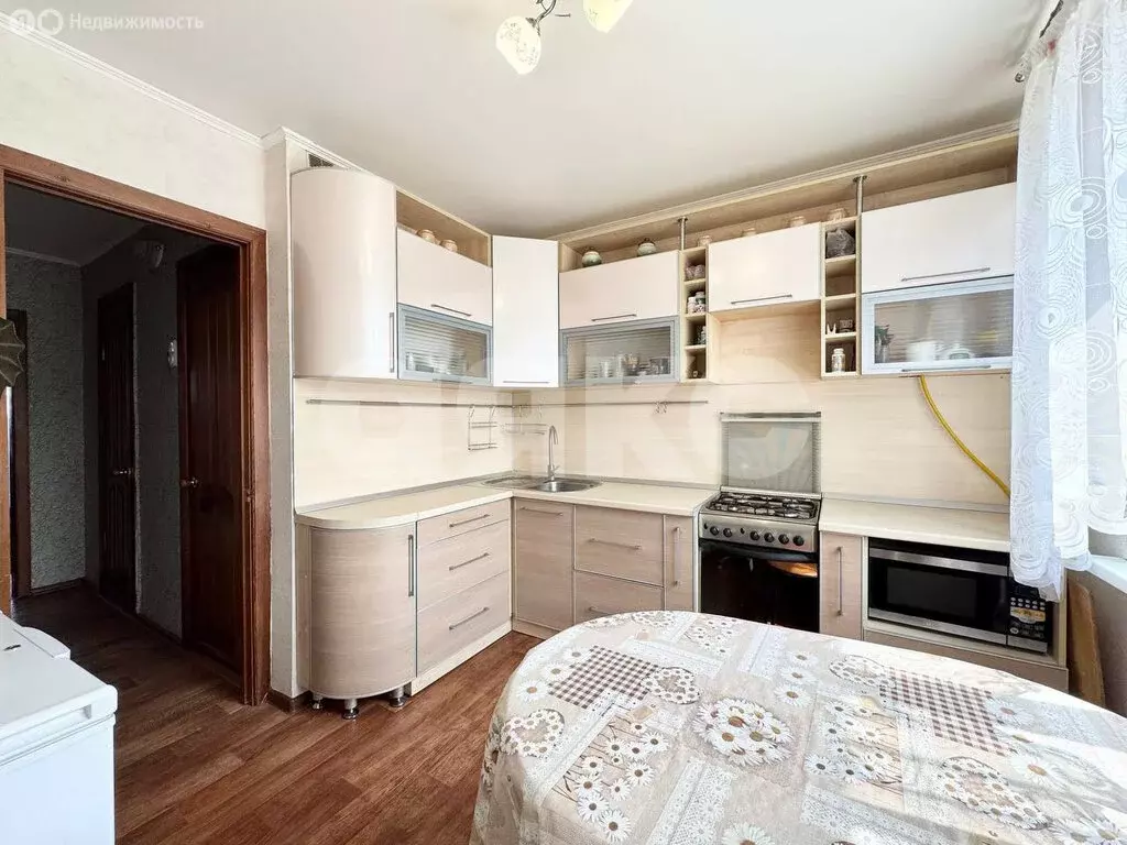 3-комнатная квартира: Нижнекамск, проспект Мира, 22 (62.6 м) - Фото 0
