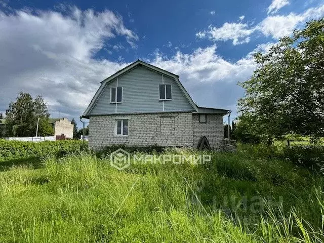 Дом в Брянская область, Жуковский муниципальный округ, с. Овстуг ул. ... - Фото 1