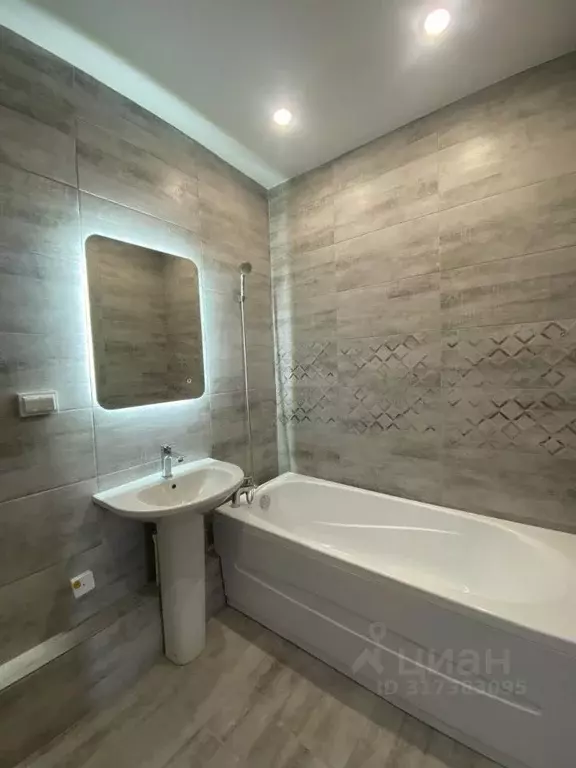 3-к кв. Омская область, Омск ул. 8-я Линия, 197А (74.0 м) - Фото 1