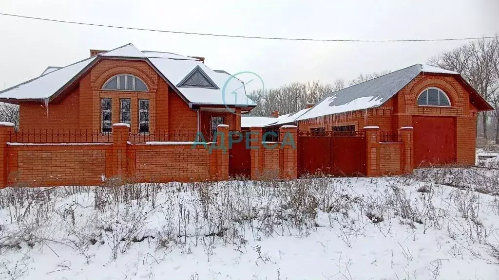 Дом в Белгородская область, Новый Оскол ул. Святых Петра и Павла (240 ... - Фото 0