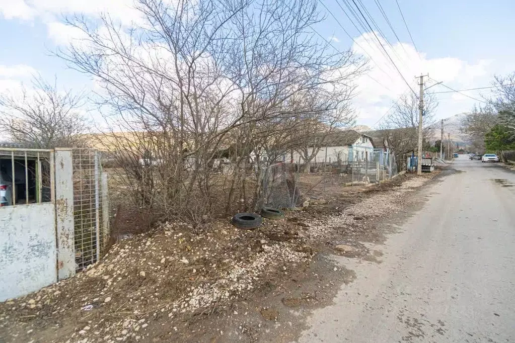 Участок в Севастополь с. Орлиное, ул. Каштановая (12.0 сот.) - Фото 1