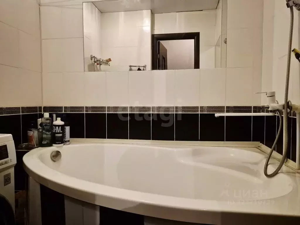 2-к кв. Челябинская область, Миасс ул. 8 Марта, 147 (56.4 м) - Фото 1