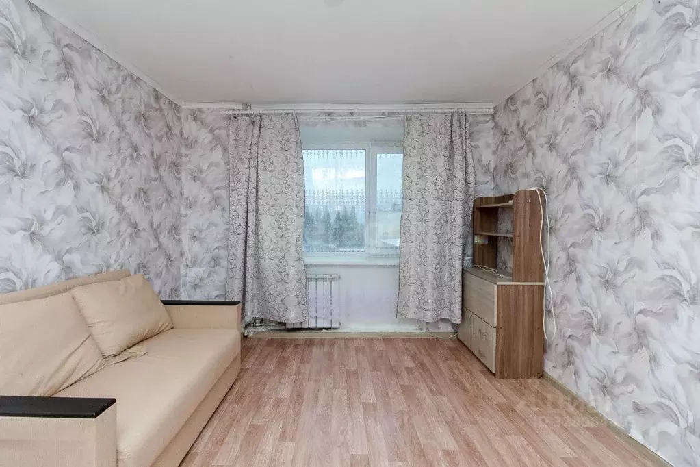 Комната Тюменская область, Тюмень ул. Олега Антонова, 4 (13.5 м) - Фото 1