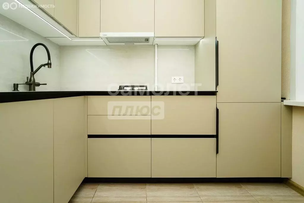 3-комнатная квартира: Омск, микрорайон Городок Нефтяников, улица ... - Фото 1