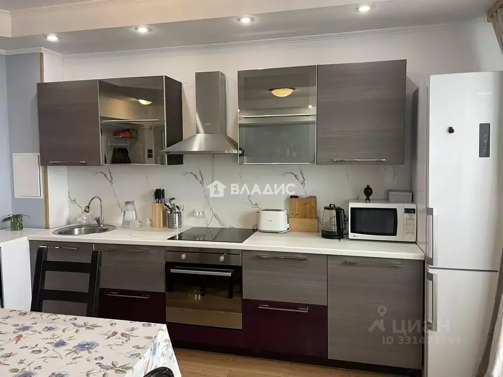 2-к кв. Бурятия, Улан-Удэ ул. Смолина, 81 (58.7 м) - Фото 1