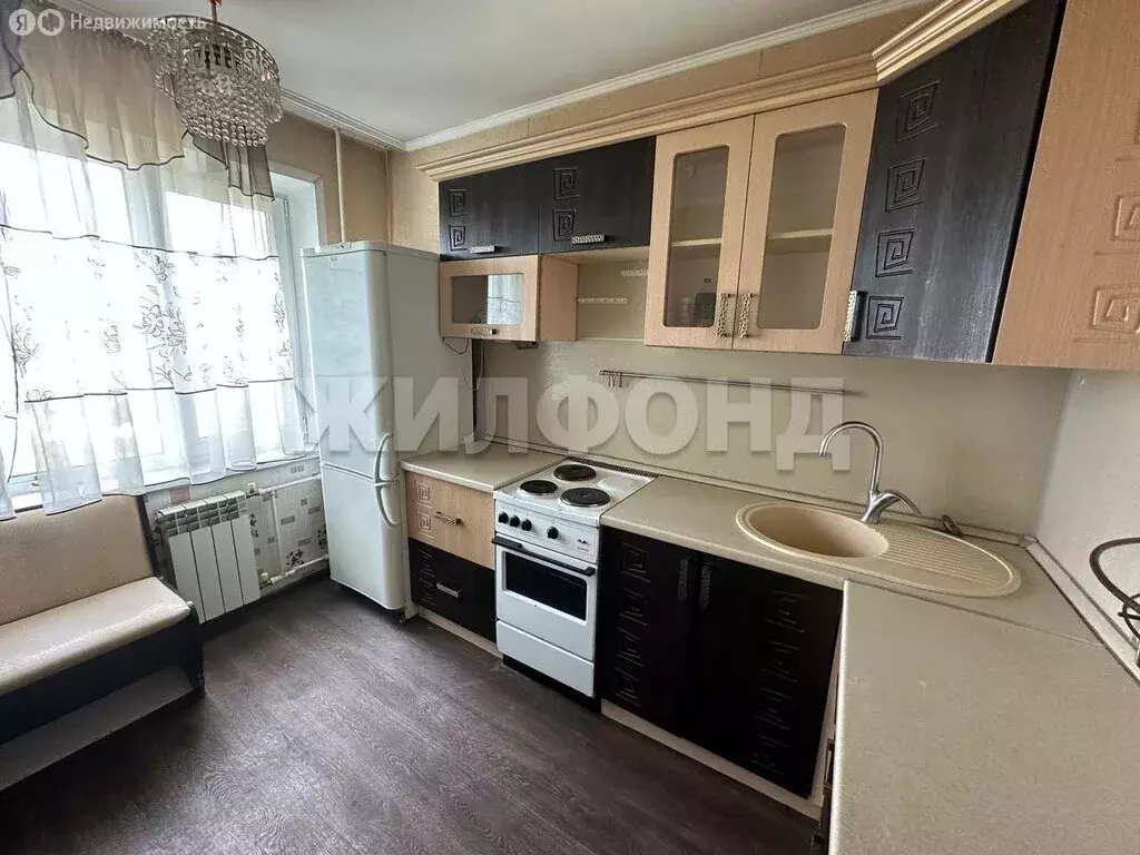 3-комнатная квартира: Барнаул, улица Гущина, 167 (64.9 м) - Фото 0